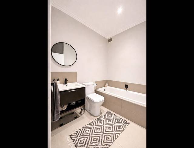 2 BEDROOM APARTMENT FOR SALE IN BRYANSTON